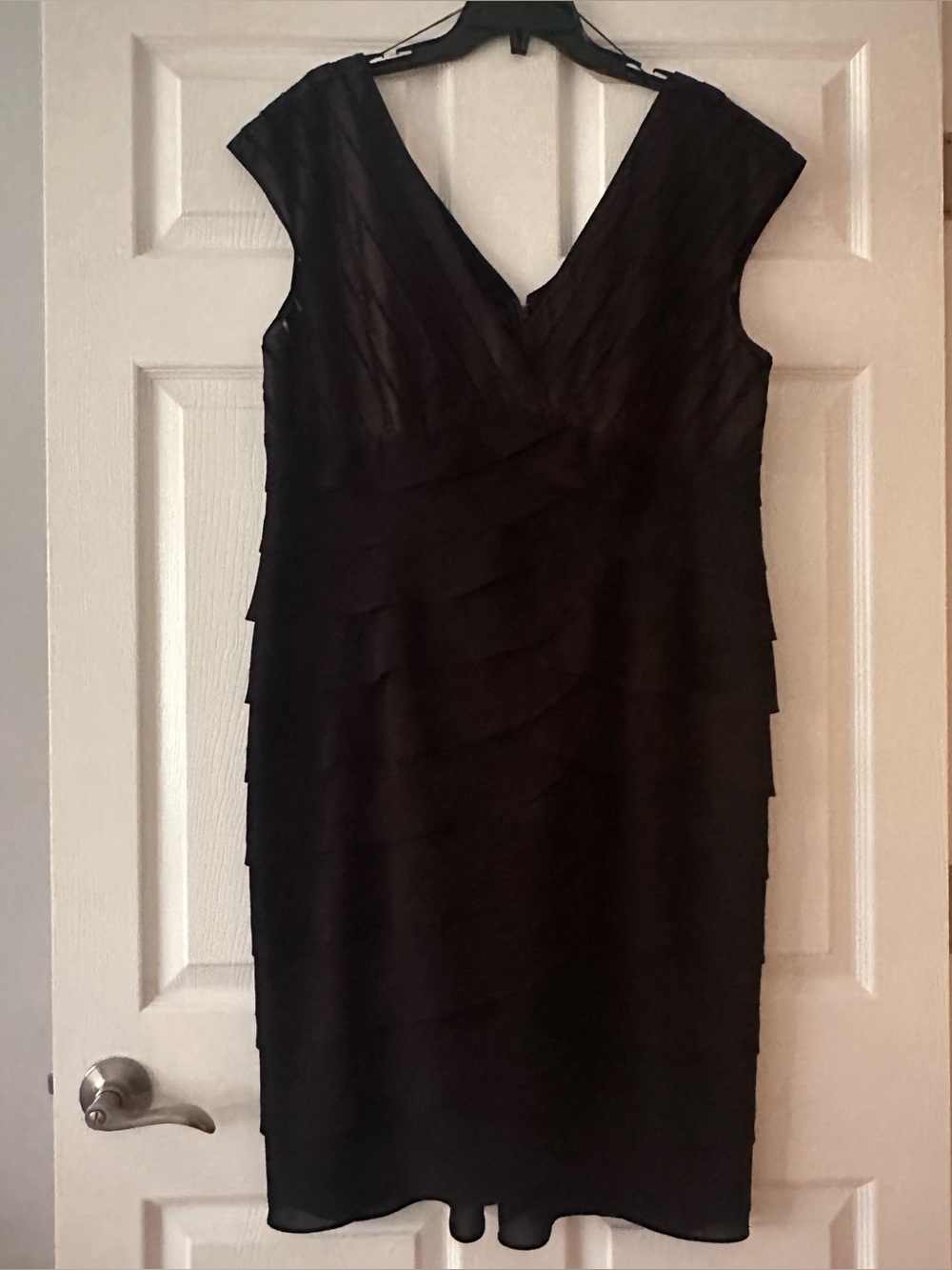 Adrianna Papell Woman Black Tiered Sheath Dress V-Neck Cap Sleeve Plus Size 16W